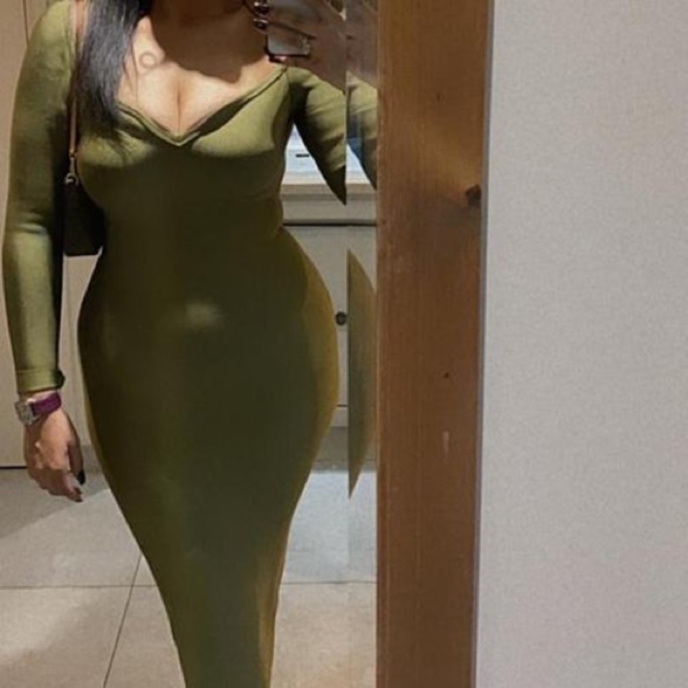 HOUSE OF CB 'Katalina' Olive Sweetheart Neckline Bandage Dress - Picture 7 of 13